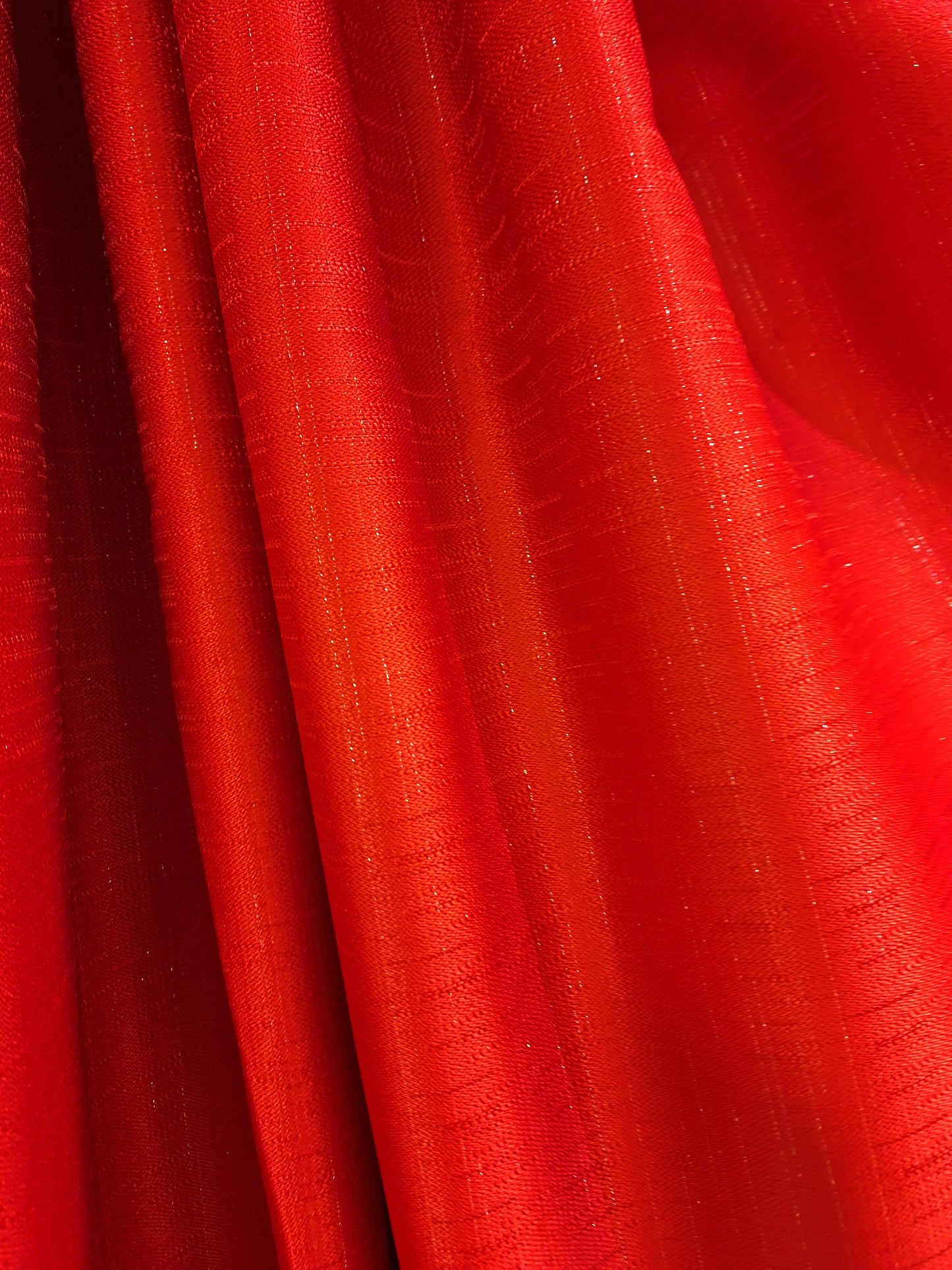 Curtain red